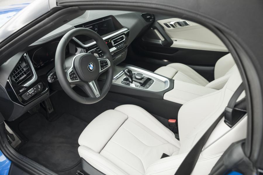 Интерьер BMW Z4 sDrive30i M Sport (G29) 2019 года  (NA) (фото 7 из 24)